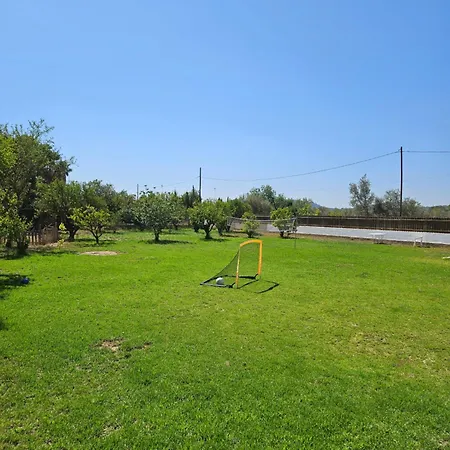 Large Yard, Large Lawn, Independent
